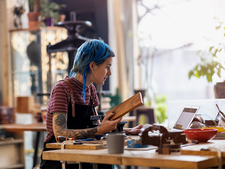 artist working
